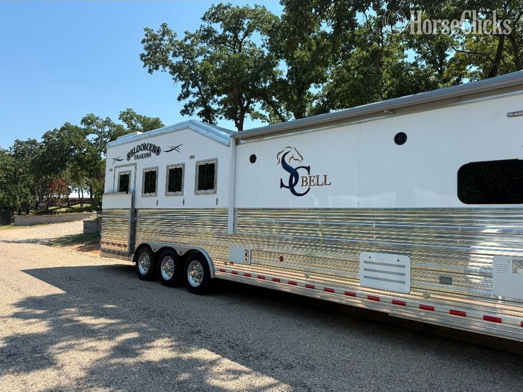 2018 Bloomer Trailers Living Quarters Horse Trailer Gooseneck Horse Trailer Texas