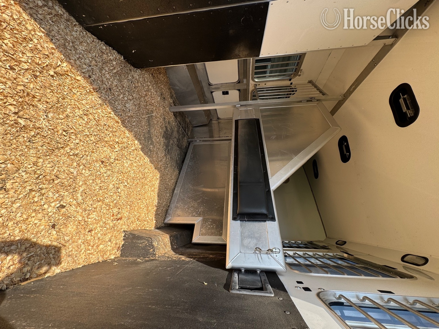 2012 Lakota Bighorn Gooseneck Horse Trailer - Horse Trailers in Virginia