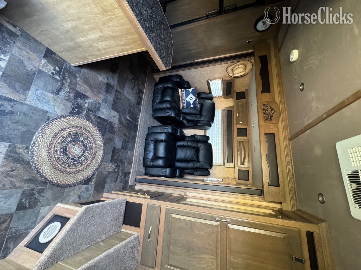 2012 Lakota Bighorn Gooseneck Horse Trailer Virginia