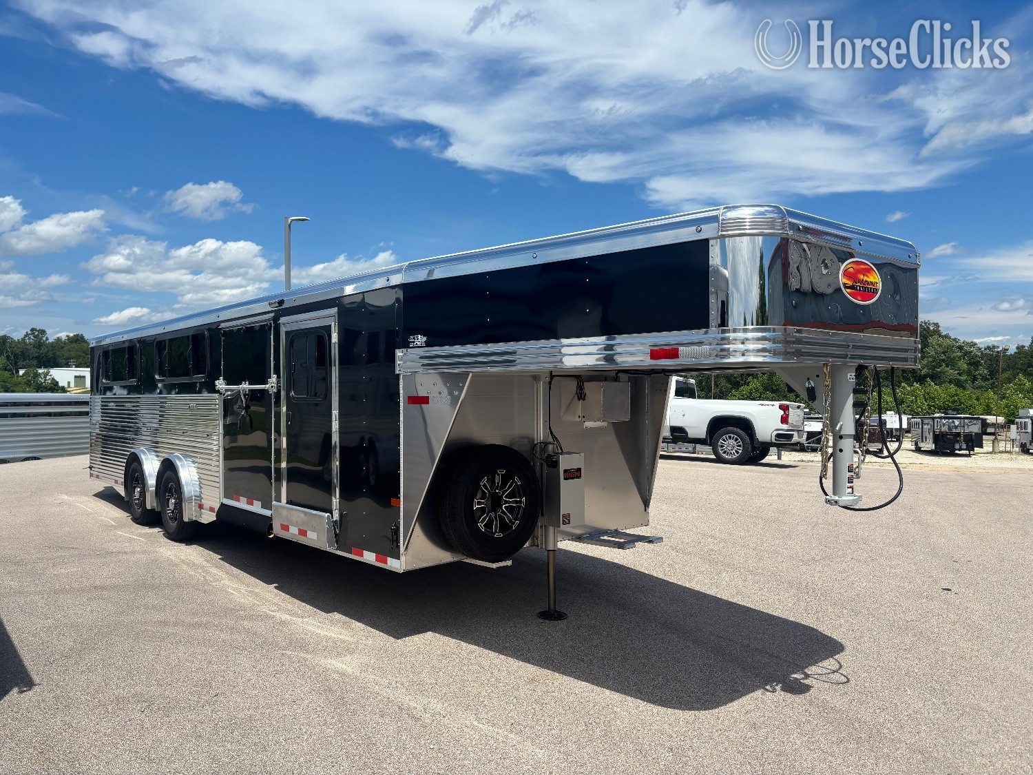 2027 Sundowner Trailers Showman GT 10 Pen Gooseneck Livestock Trailer in Missouri