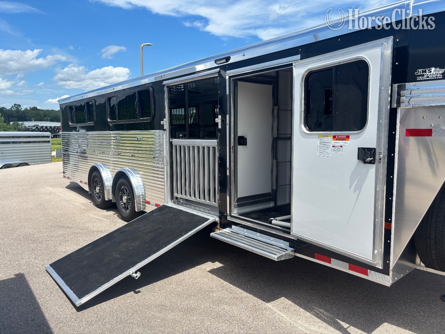2027 Sundowner Trailers Showman GT 10 Pen Gooseneck Livestock Trailer - Livestock Trailers in Missouri