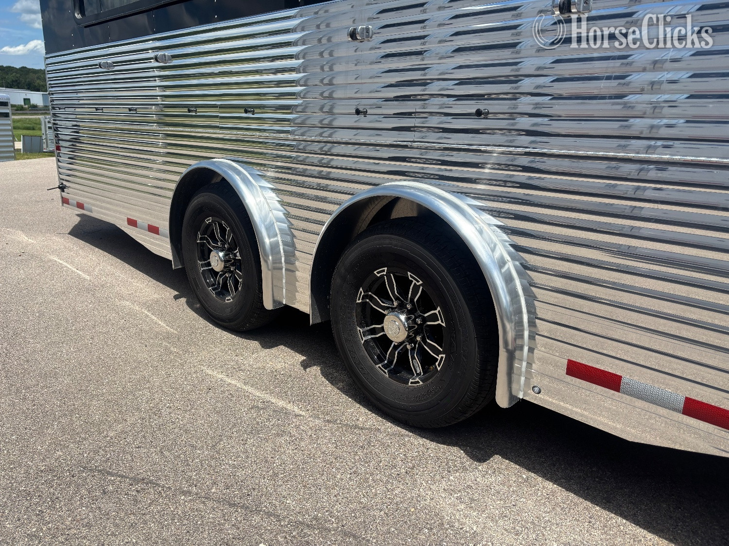 2027 Sundowner Trailers Showman GT 10 Pen Gooseneck Livestock Trailer - Livestock Trailers