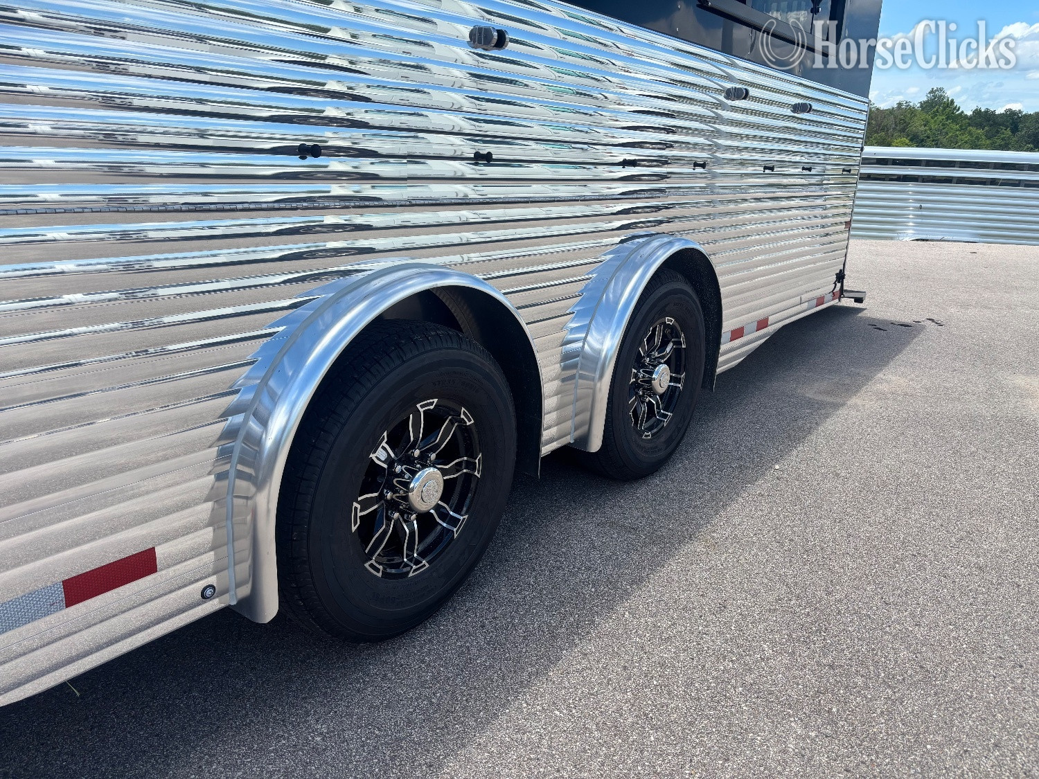 Livestock Trailers - 2027 Sundowner Trailers Showman GT 10 Pen Gooseneck Livestock Trailer