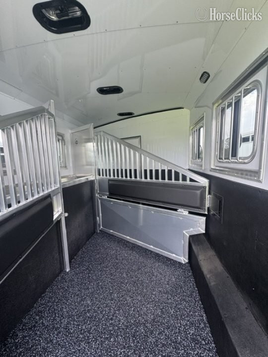2026 Exiss Trailers Endeavor 8310 LQ Gooseneck Horse Trailer Florida