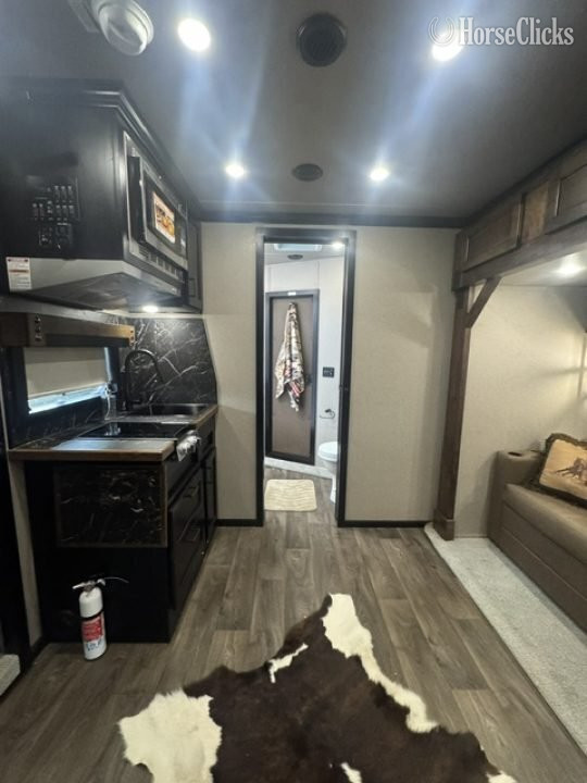 Horse Trailers - 2026 Exiss Trailers Endeavor 8310 LQ Gooseneck Horse Trailer
