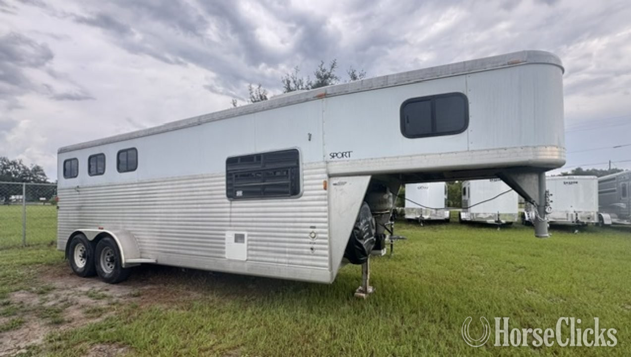 2004 Exiss Trailers 3H 9' LQ Gooseneck Horse Trailer in Florida