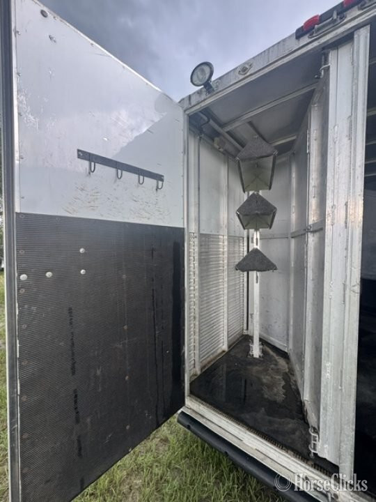 2004 Exiss Trailers 3H 9' LQ Gooseneck Horse Trailer - Horse Trailers
