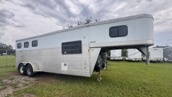 2004 Exiss Trailers 3H 9' LQ Gooseneck Horse Trailer