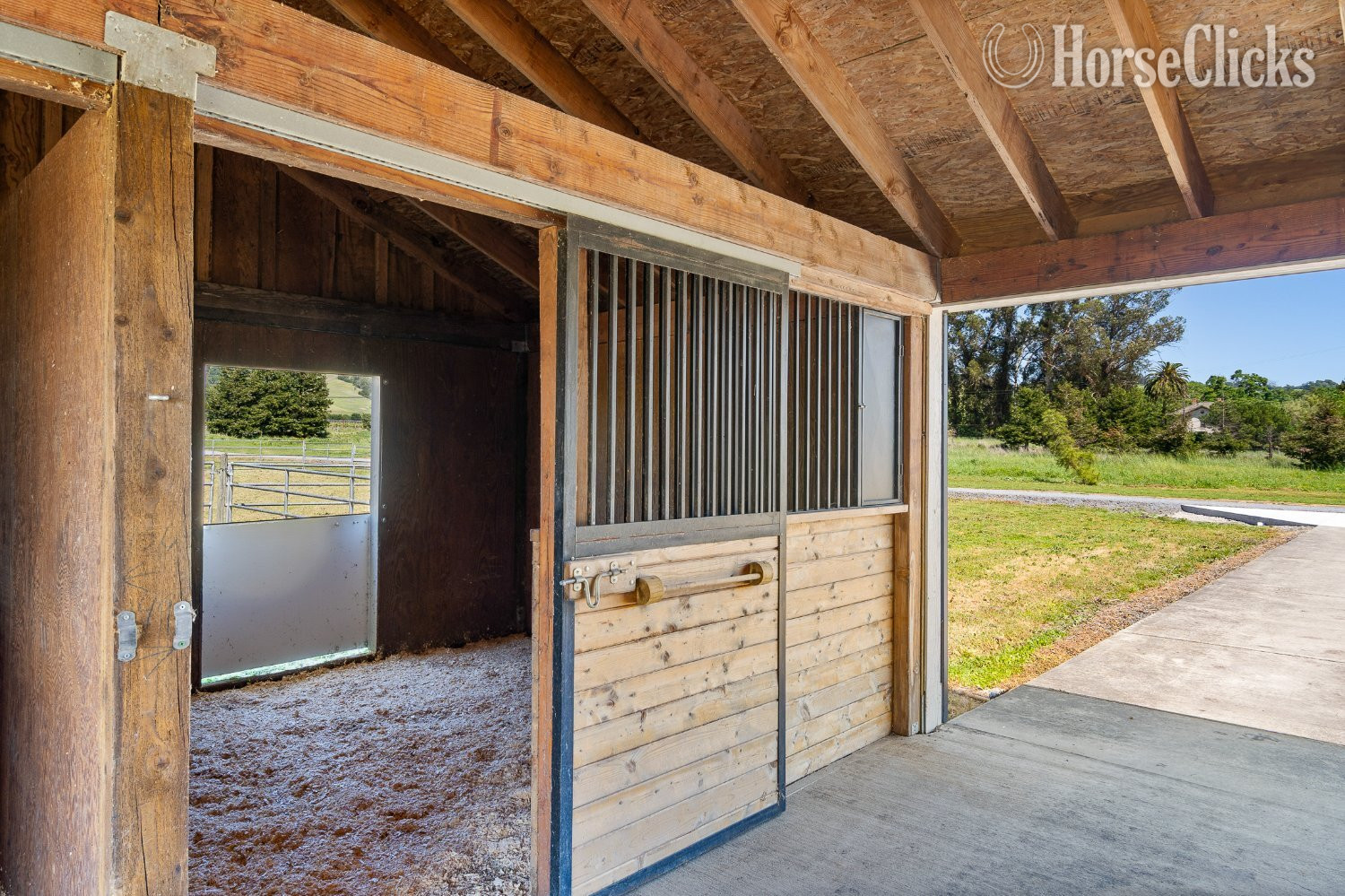 California White Horse Ranch - Modern Farmhouse Living