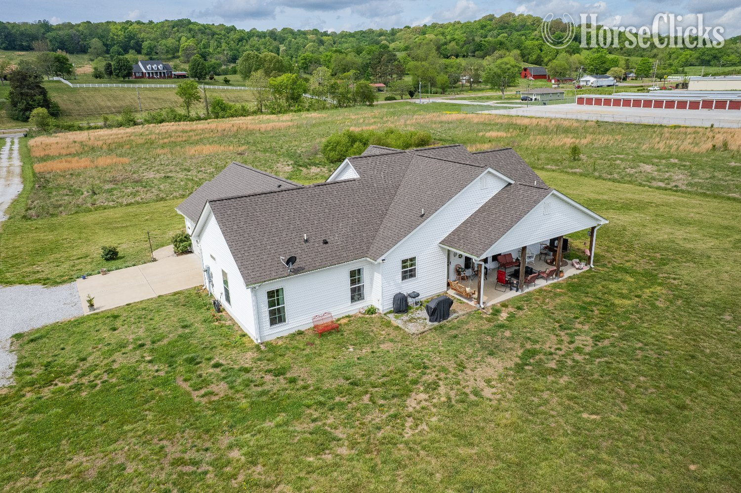 Houses - Welcome to 1224 Market St in Elkton, TN! The perfect mini farm opportunity with a beautiful home is one you don't want to miss! in Tennessee