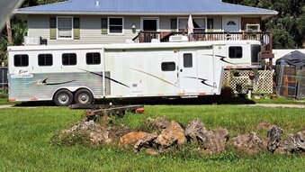 2007 Bison Coach  Gooseneck Horse Trailer