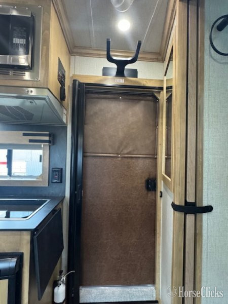 2026 Exiss Trailers Escape 7206 Gooseneck Horse Trailer Florida