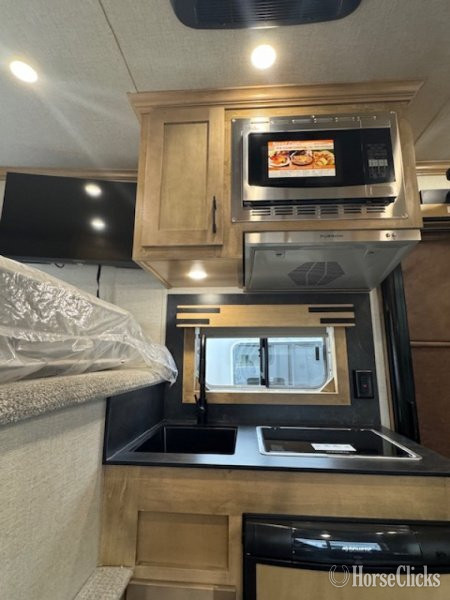 Horse Trailers - 2026 Exiss Trailers Escape 7206 Gooseneck Horse Trailer