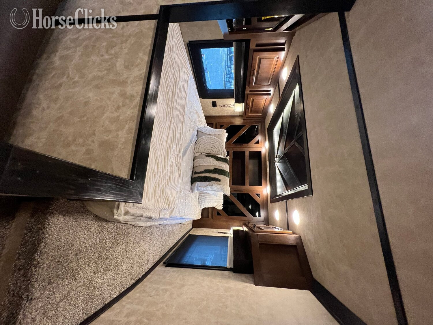 2025 Lakota Bighorn Gooseneck Horse Trailer - Horse Trailers