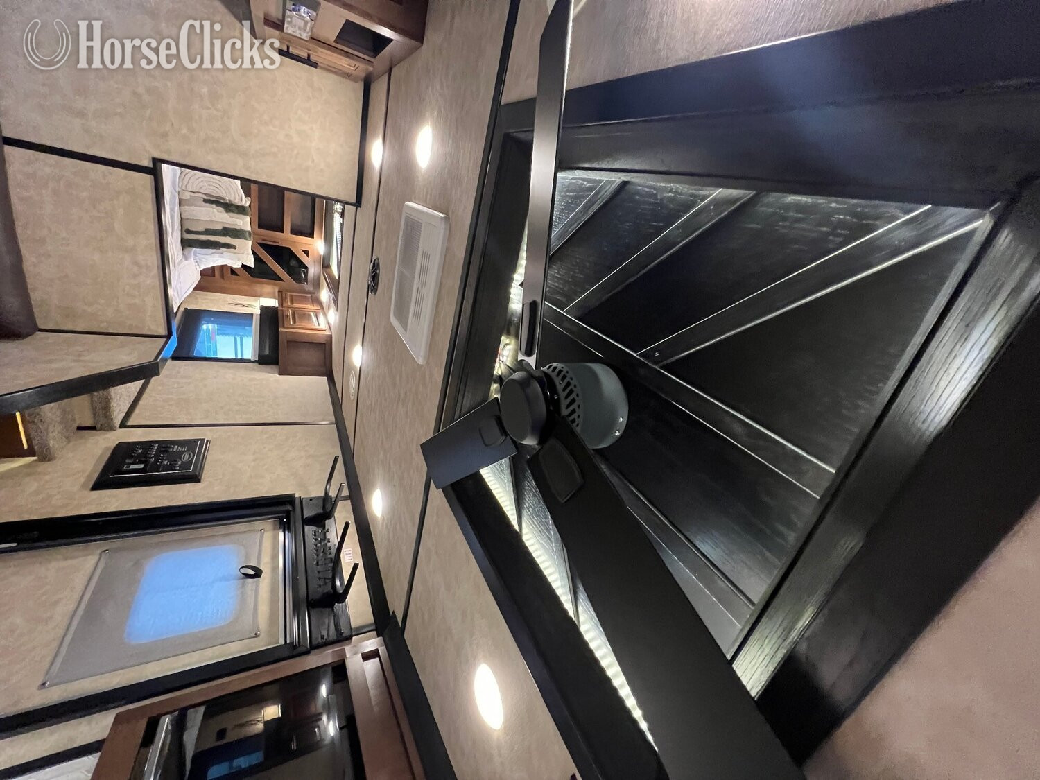 Horse Trailers - 2025 Lakota Bighorn Gooseneck Horse Trailer in Ohio