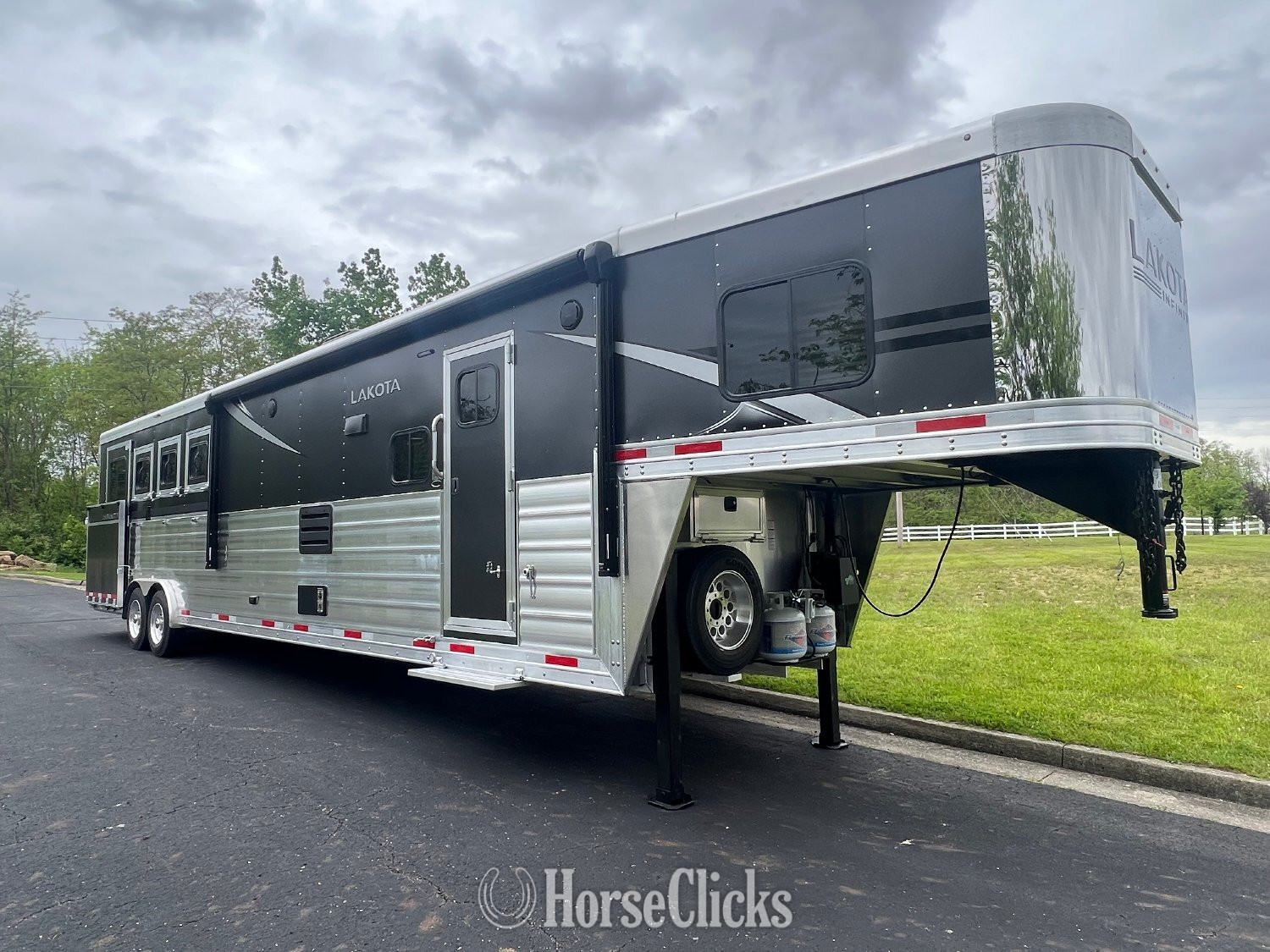 2025 Lakota Infinity Gooseneck Horse Trailer in Ohio