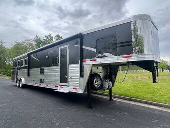 2025 Lakota Infinity Gooseneck Horse Trailer
