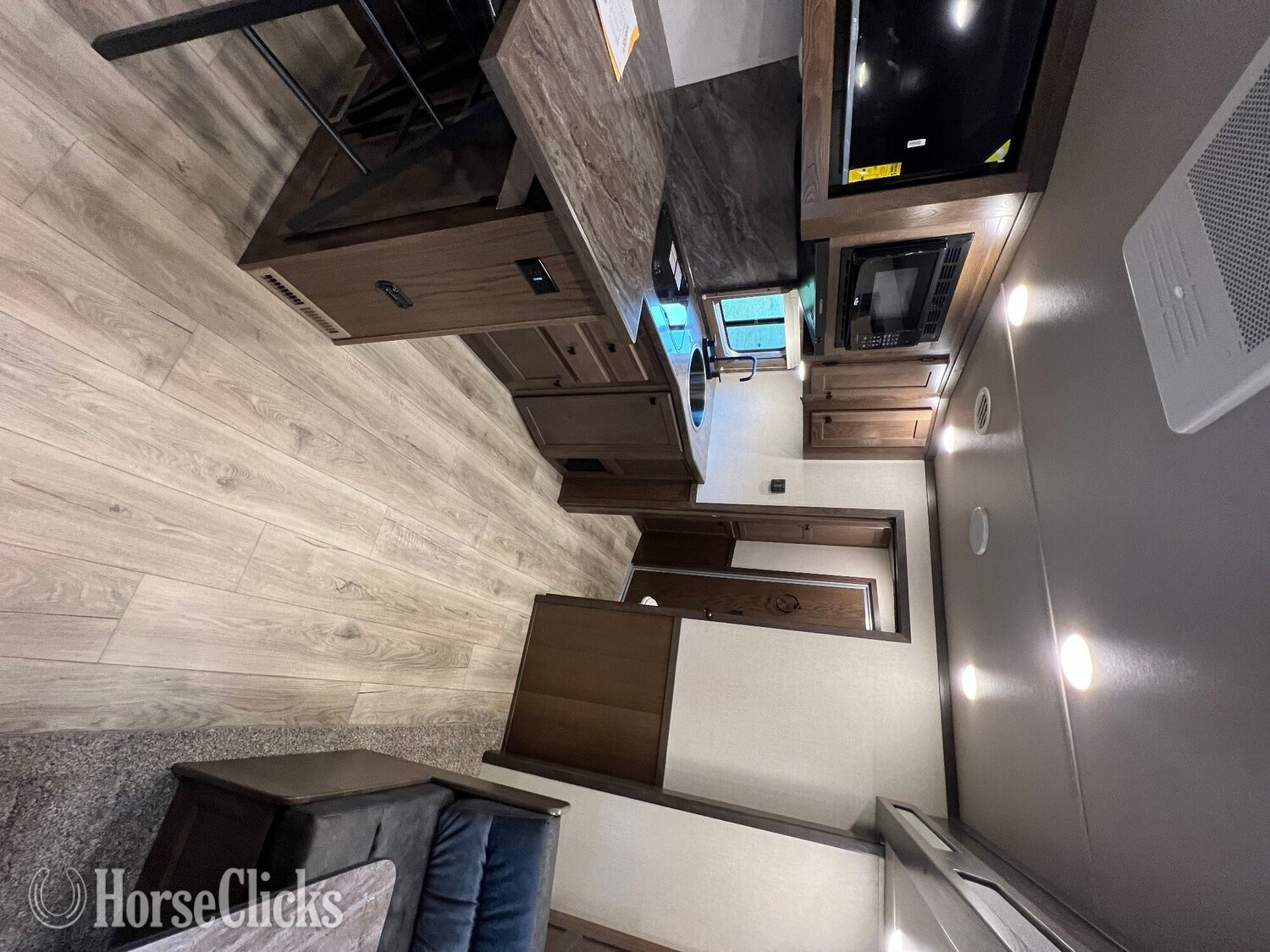 Ohio 2025 Lakota Charger Gooseneck Horse Trailer