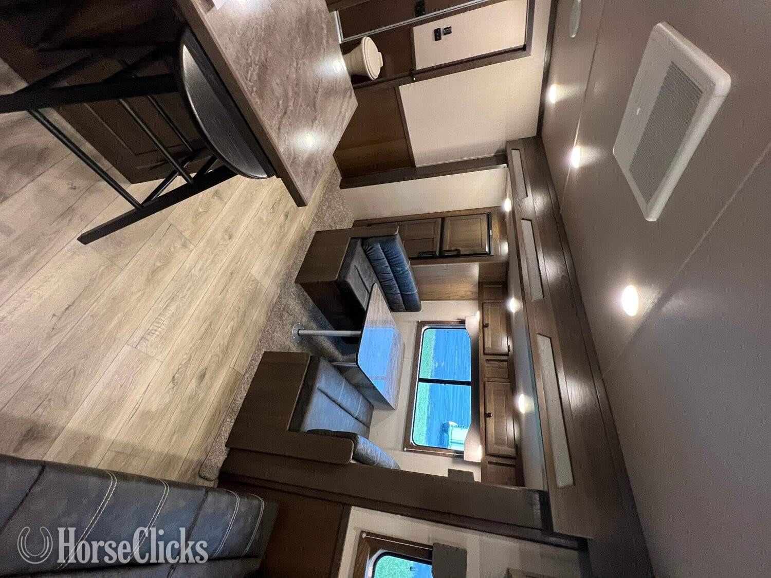 2025 Lakota Charger Gooseneck Horse Trailer - Horse Trailers in Ohio