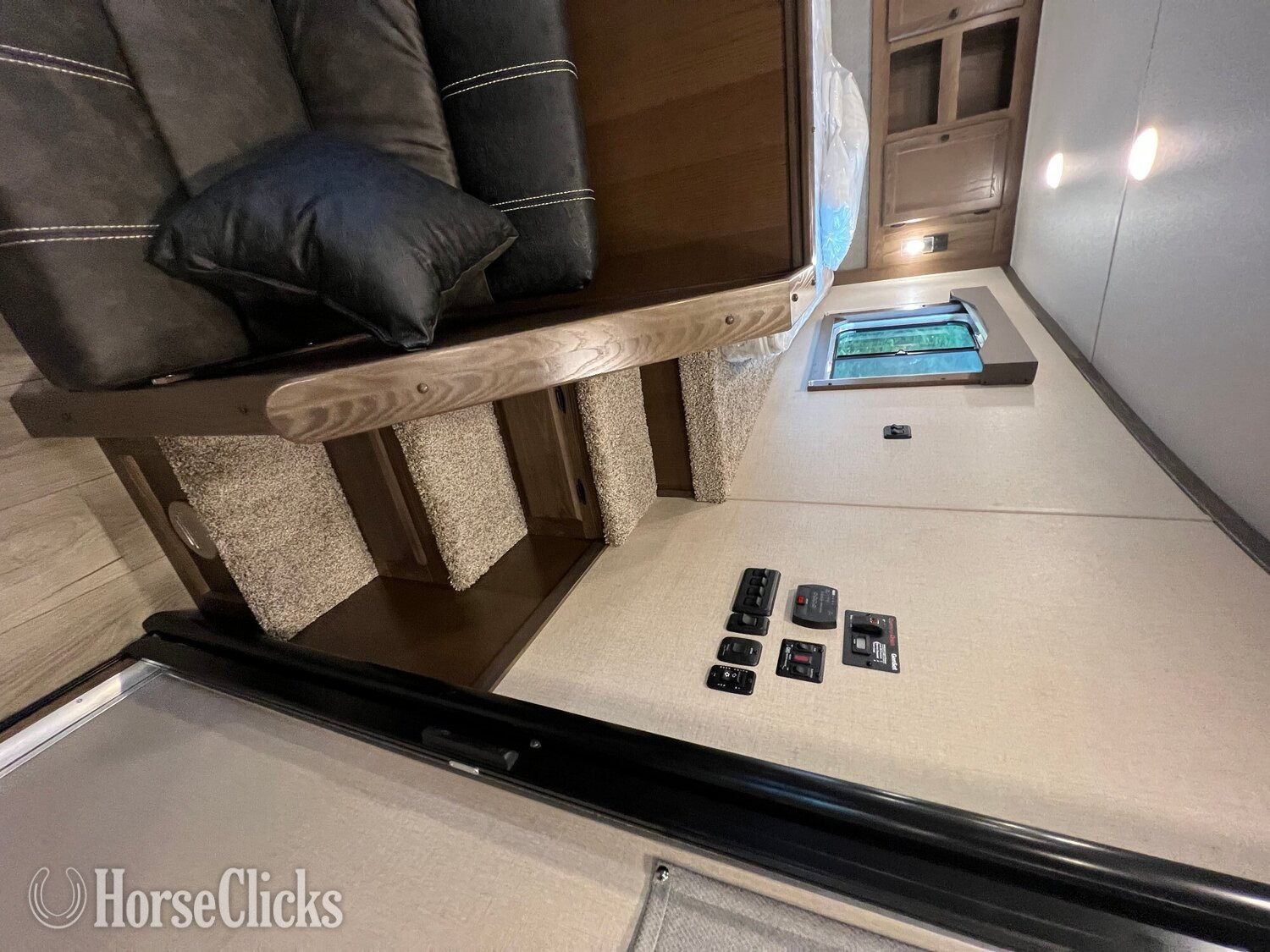 2025 Lakota Charger Gooseneck Horse Trailer Ohio