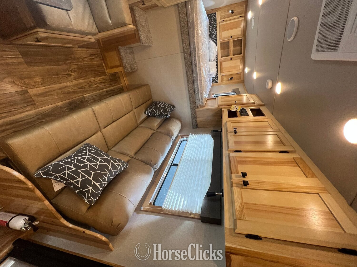 2025 Lakota Charger Gooseneck Horse Trailer - Horse Trailers in Ohio