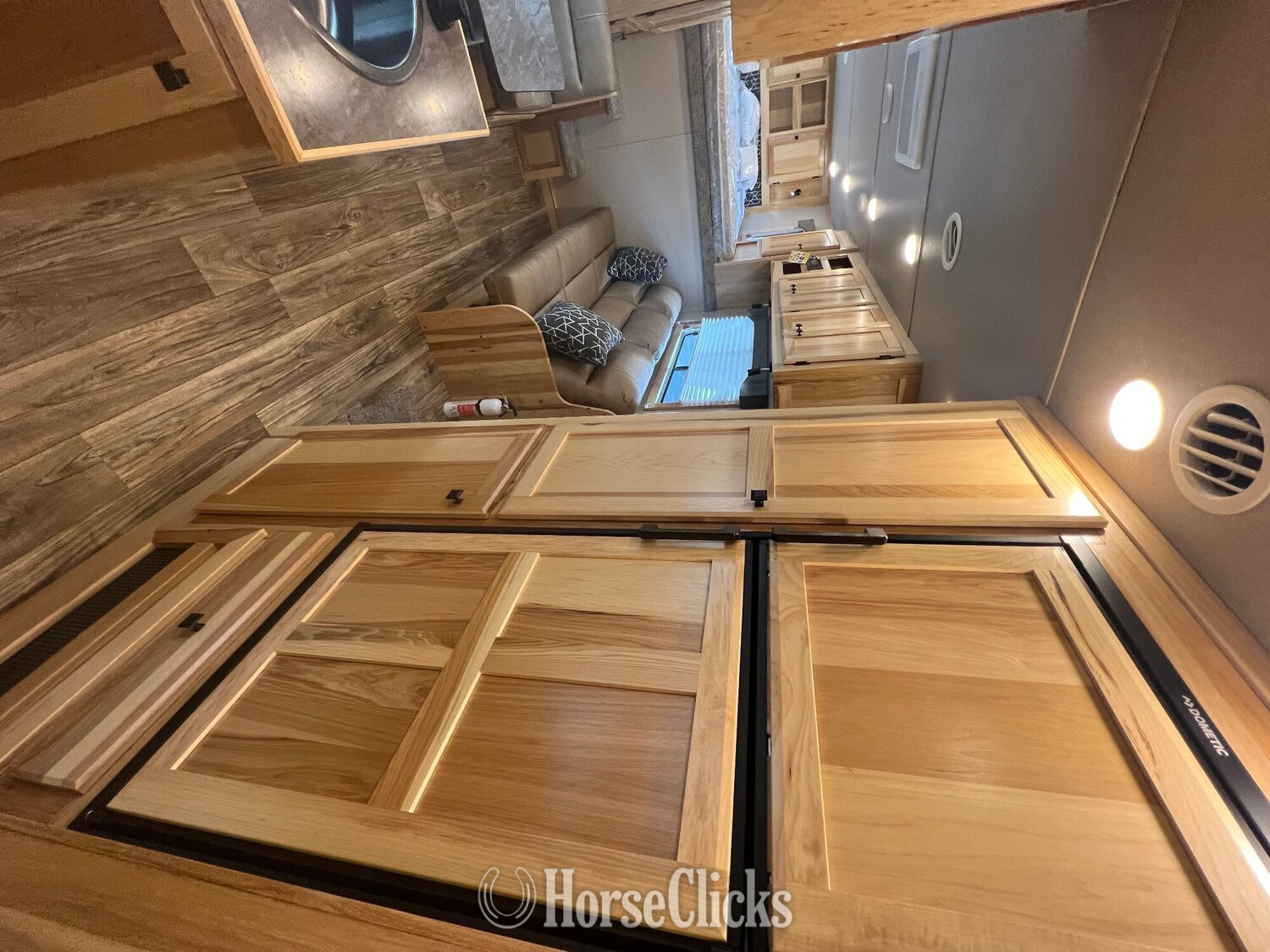 Horse Trailers - 2025 Lakota Charger Gooseneck Horse Trailer