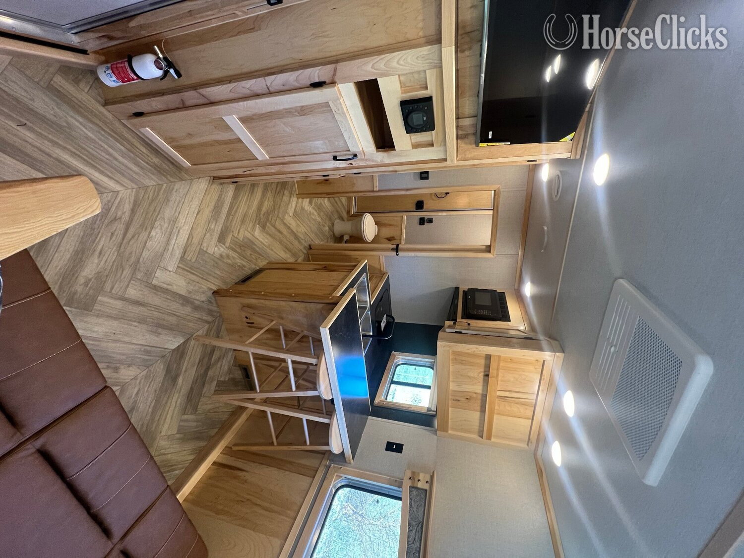 2025 Lakota Charger Gooseneck Horse Trailer - Horse Trailers