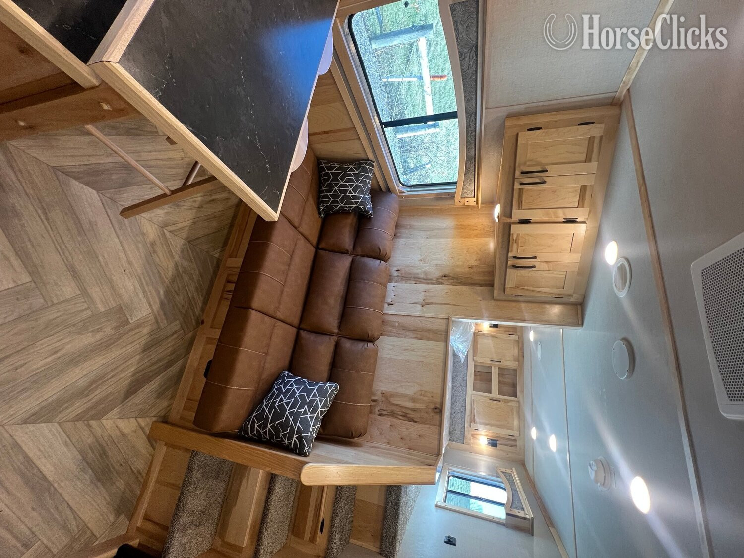Horse Trailers - 2025 Lakota Charger Gooseneck Horse Trailer