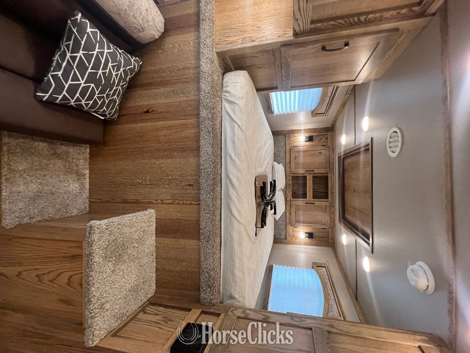 2025 Lakota Charger Gooseneck Horse Trailer - Horse Trailers in Ohio