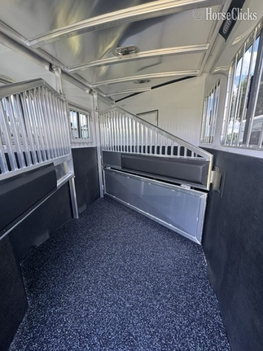 2026 Exiss Trailers Escape 7308 LQ Gooseneck Horse Trailer - Horse Trailers
