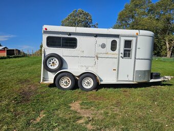 2002 W-W Trailers 2002 ww trailer Bumper Pull Horse Trailer