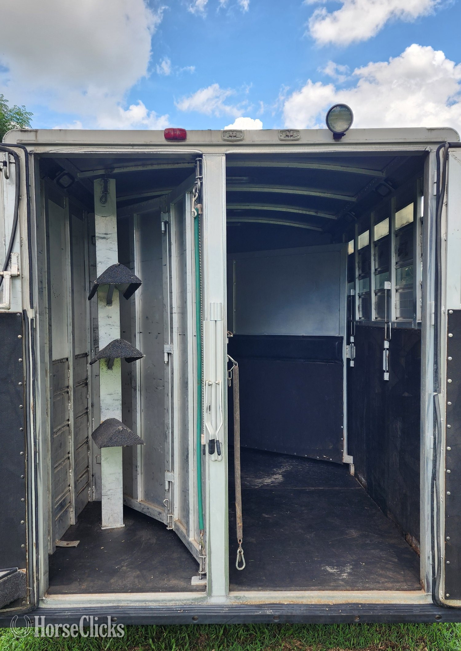 2002 Cherokee Trailers  Gooseneck Horse Trailer - Horse Trailers in Florida