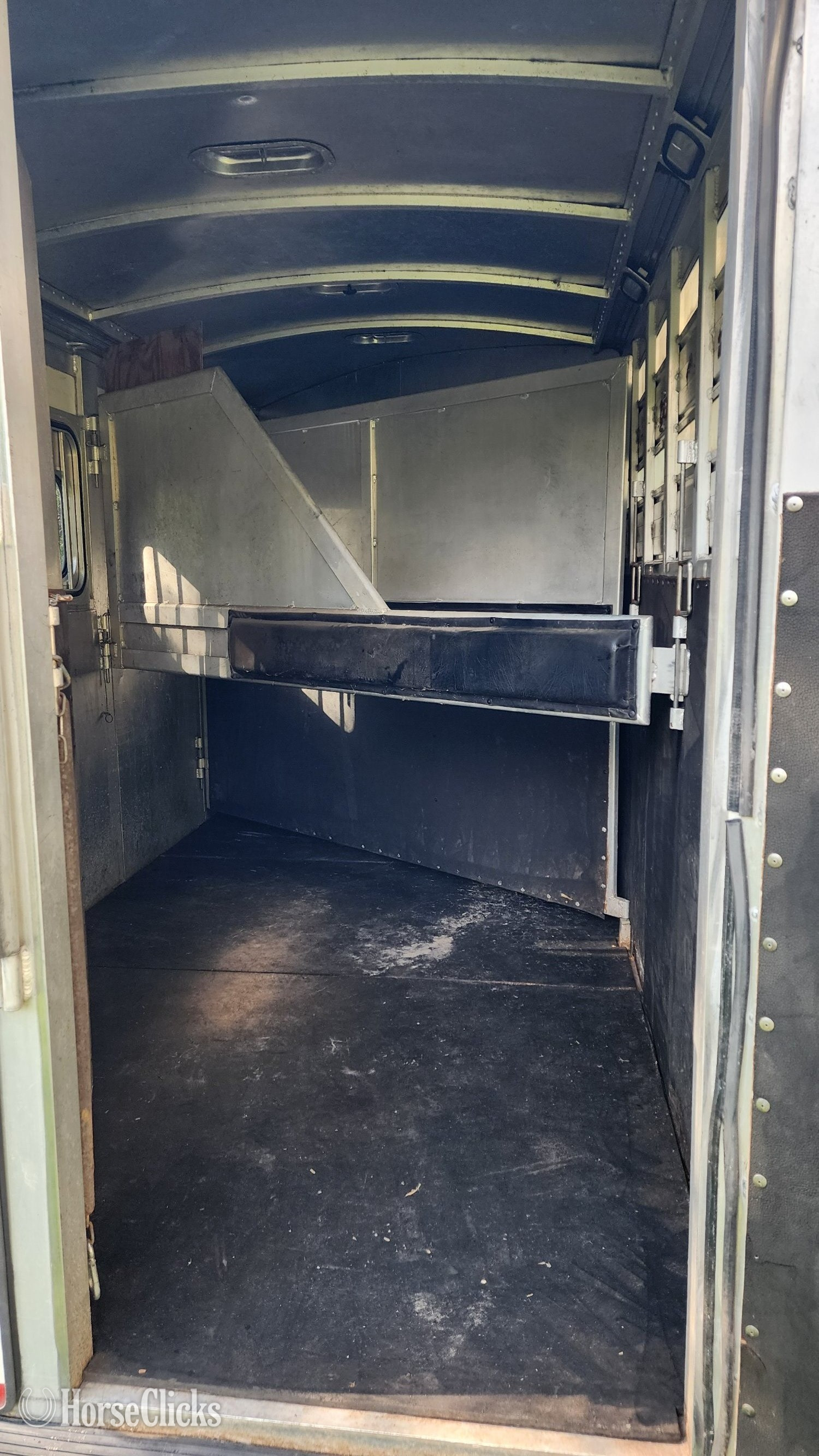 2002 Cherokee Trailers  Gooseneck Horse Trailer - Horse Trailers