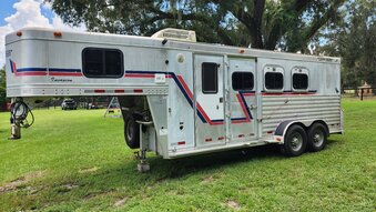 2002 Cherokee Trailers  Gooseneck Horse Trailer