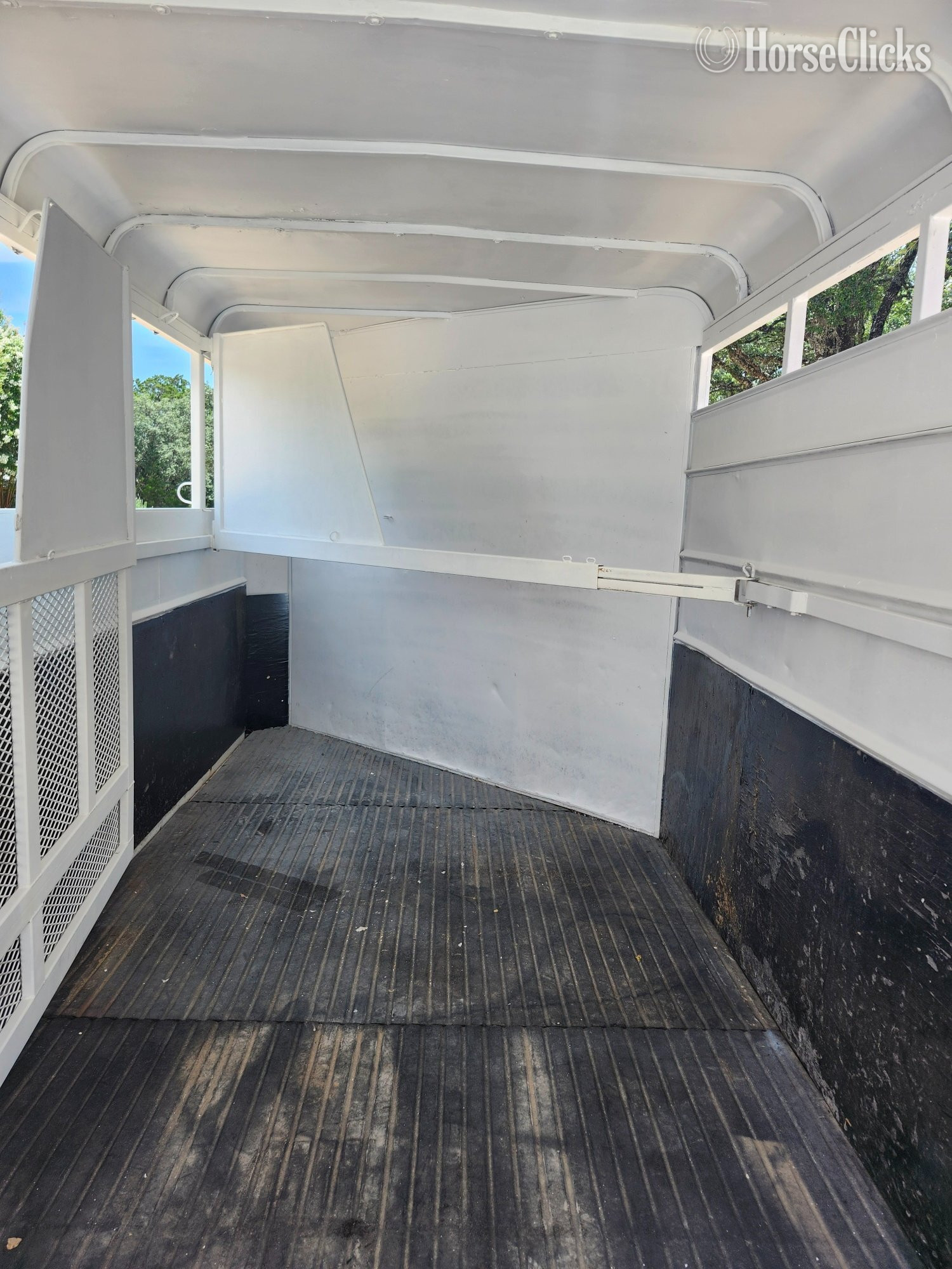 Horse Trailers - 1999 Logan Coach Wrangler Bumper Pull Horse Trailer