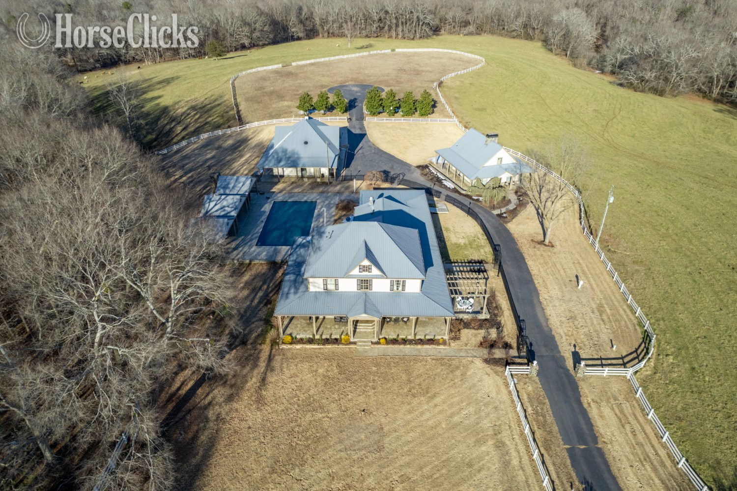 Fully furnished estate on 59+ acres - Farms