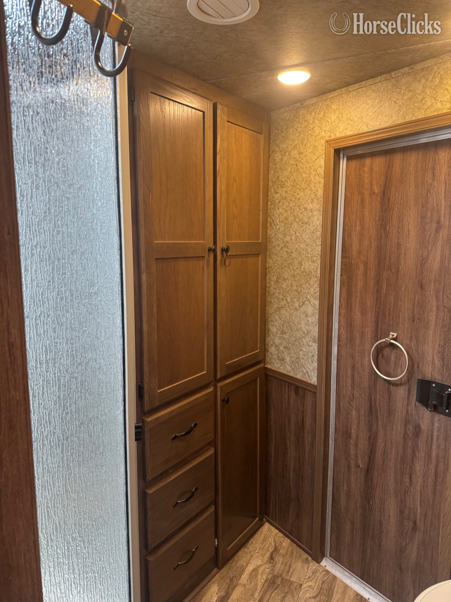 2018 Lakota Charger Gooseneck Horse Trailer Texas