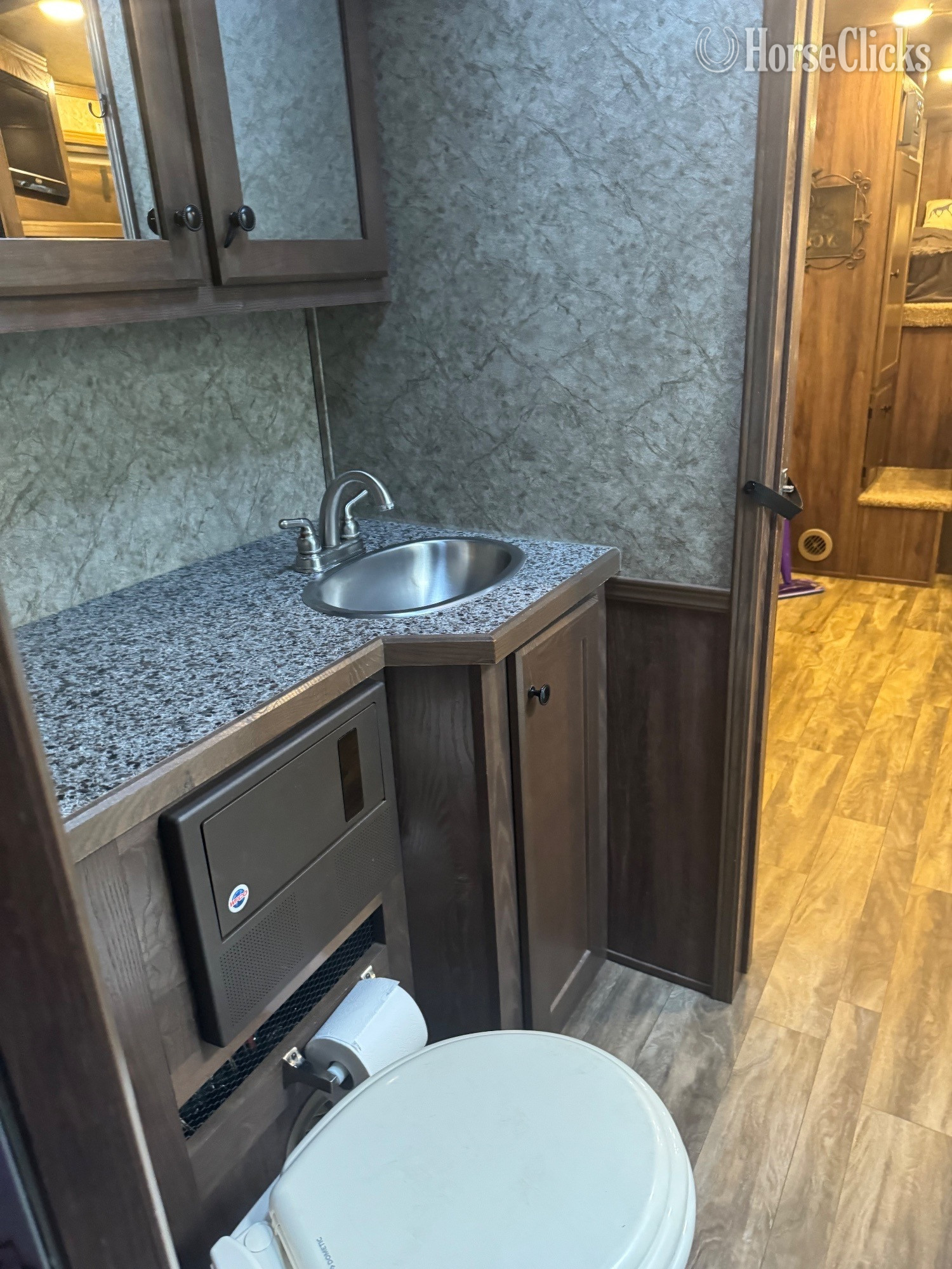 Horse Trailers - 2018 Lakota Charger Gooseneck Horse Trailer in Texas