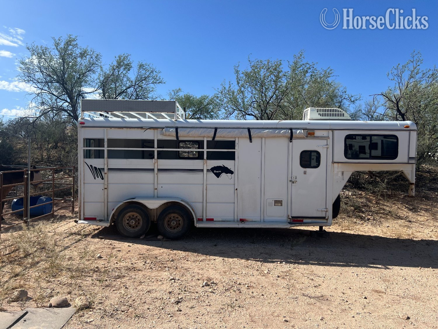 2001 S&H Trailers  Gooseneck Horse Trailer in Arizona