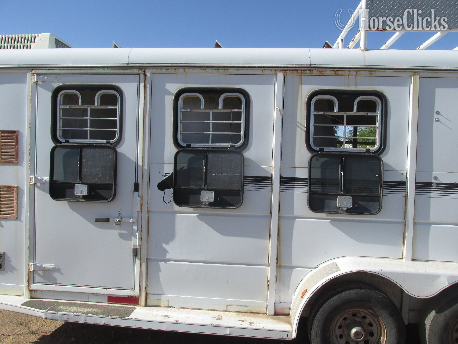 2001 S&H Trailers  Gooseneck Horse Trailer