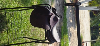 17.5" Devoucoux English Saddle