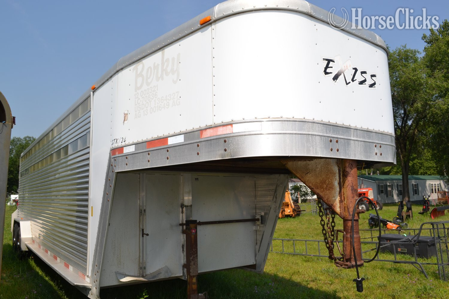 2005  Exiss Gooseneck Horse Trailer - Horse Trailers