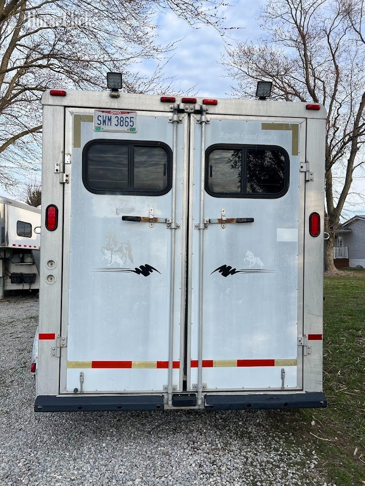 1998 Sundowner Trailers  Gooseneck Horse Trailer