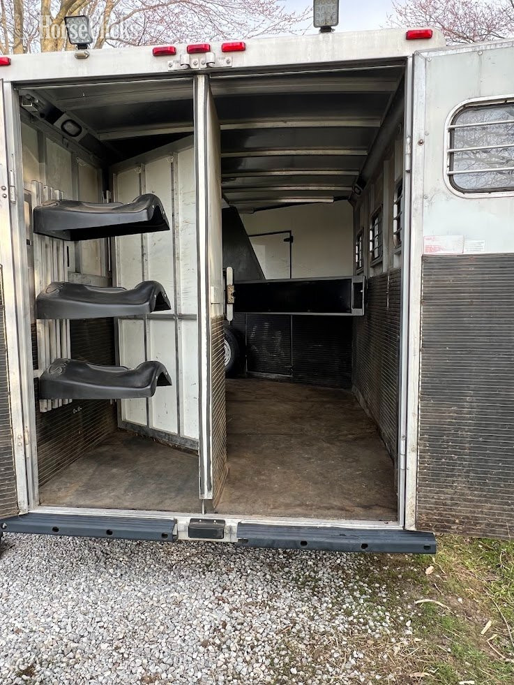Ohio 1998 Sundowner Trailers  Gooseneck Horse Trailer