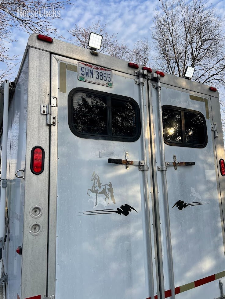 1998 Sundowner Trailers  Gooseneck Horse Trailer - Horse Trailers in Ohio