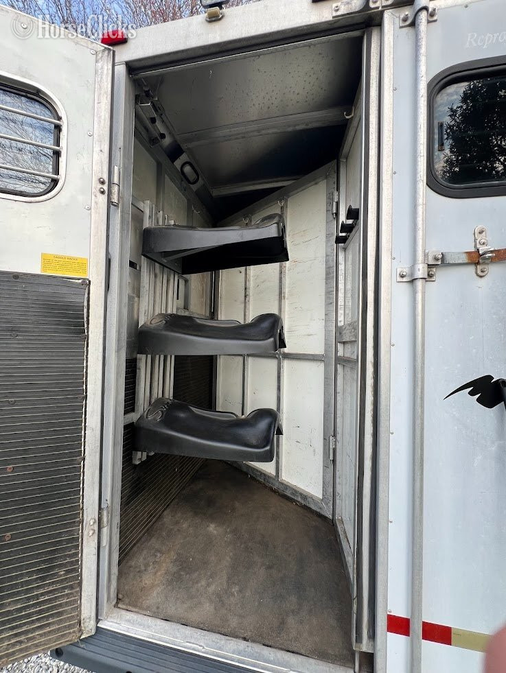 1998 Sundowner Trailers  Gooseneck Horse Trailer Ohio