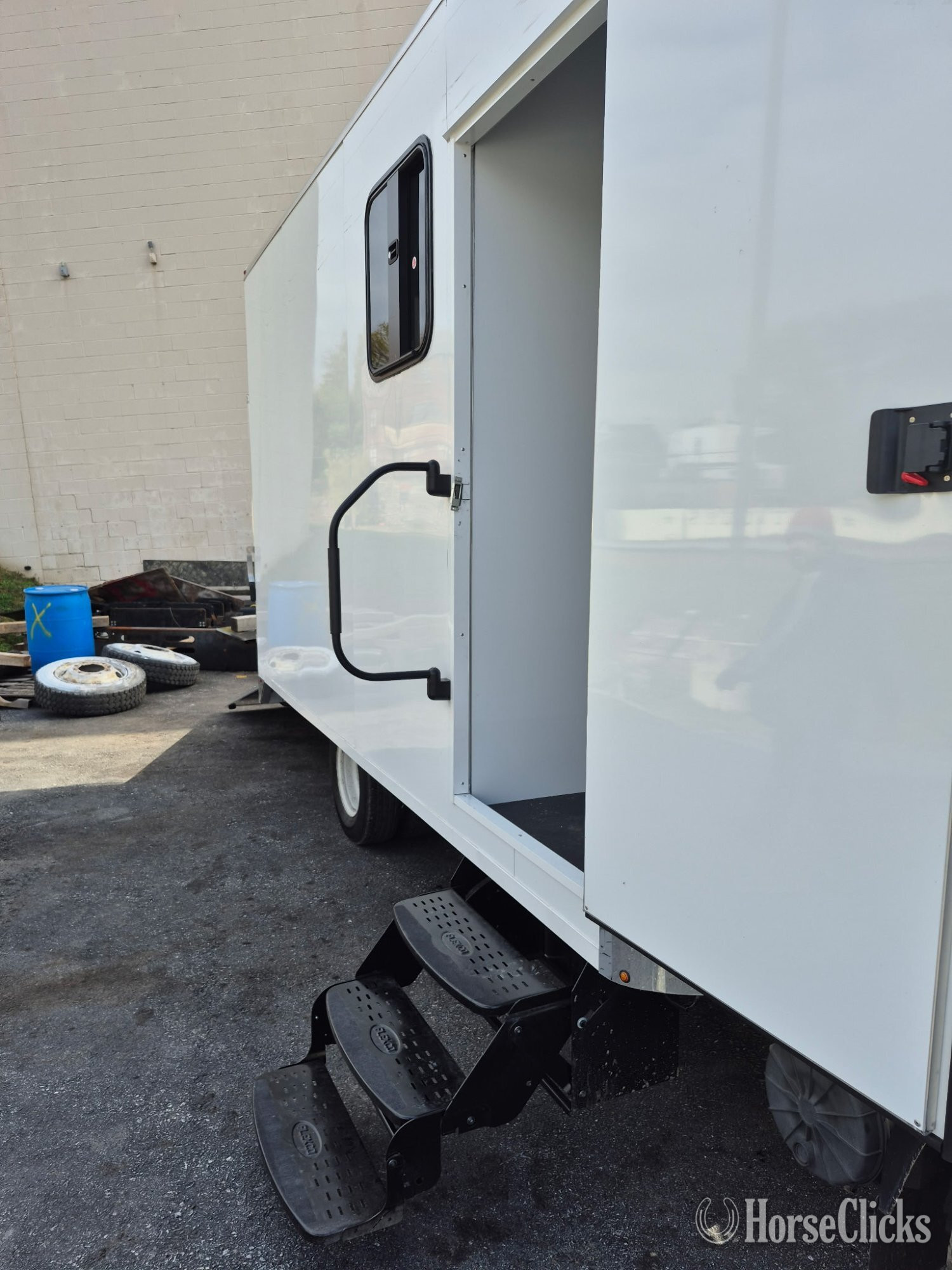 2014    Horse Trailer - Horse Trailers in Pennsylvania