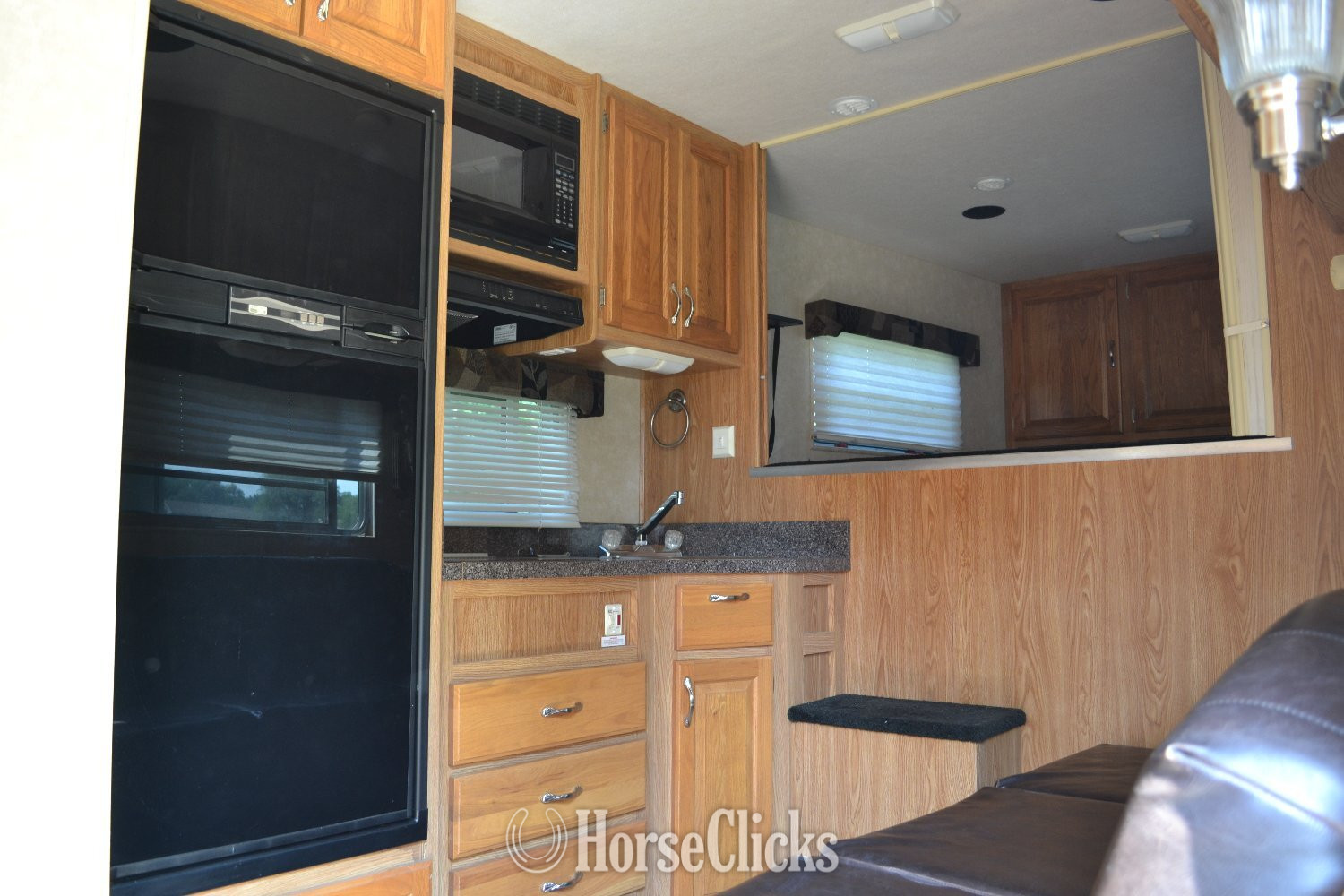 2005 C&C Show Stopper Gooseneck Horse Trailer Wisconsin