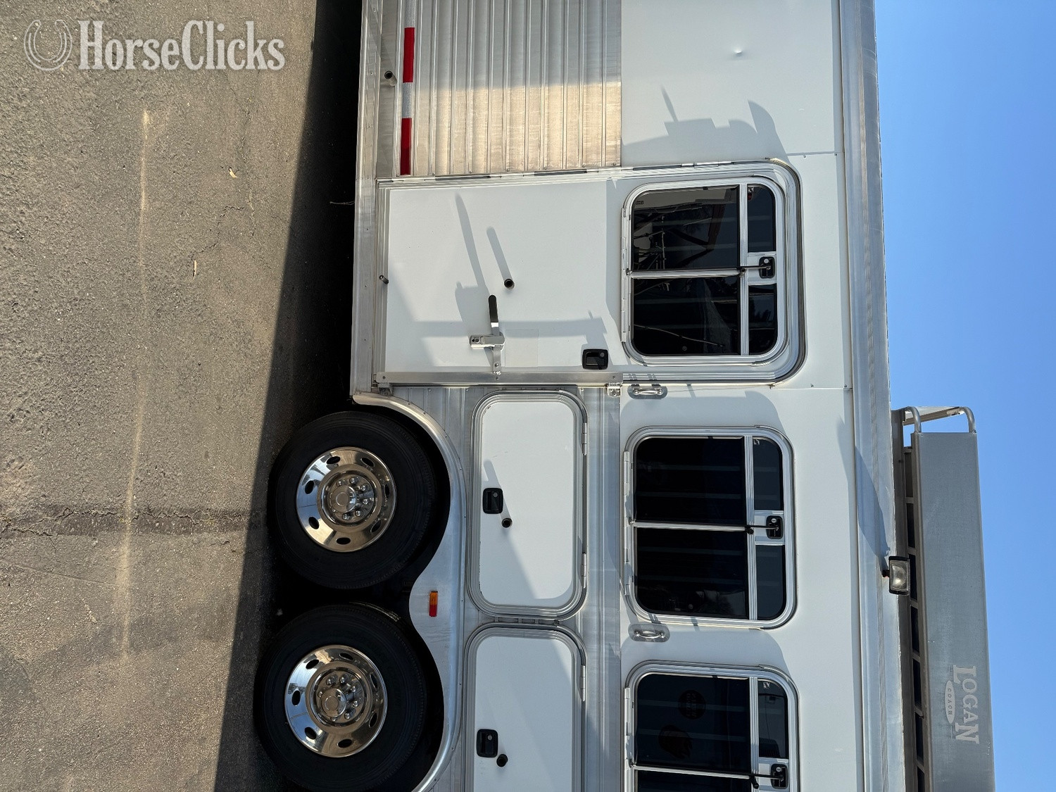 2009 Logan Coach XTR Gooseneck Horse Trailer