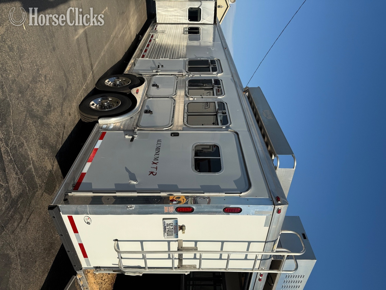 2009 Logan Coach XTR Gooseneck Horse Trailer - Horse Trailers in California